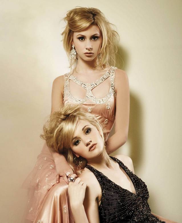 172926_alyson-michalka_dot_net-modeling-2006set1-05.jpg